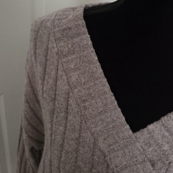 Lavender V-Neck Sweater - Picture 2 of 3